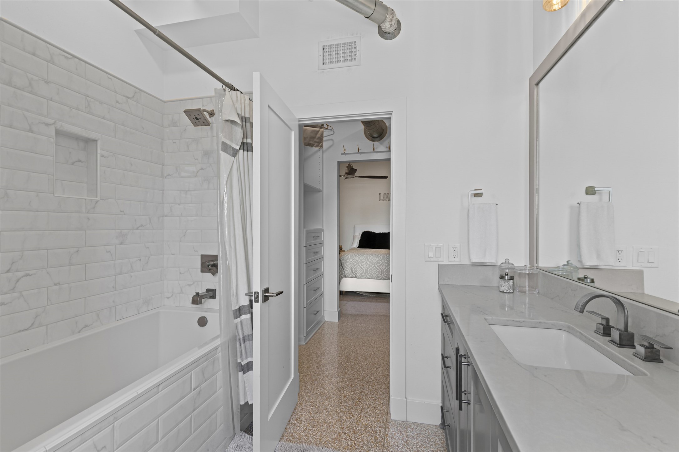 221 W Lancaster Avenue 4012 , Fort Worth, TX, 76102 | 20933504 | Realty Texas LLC