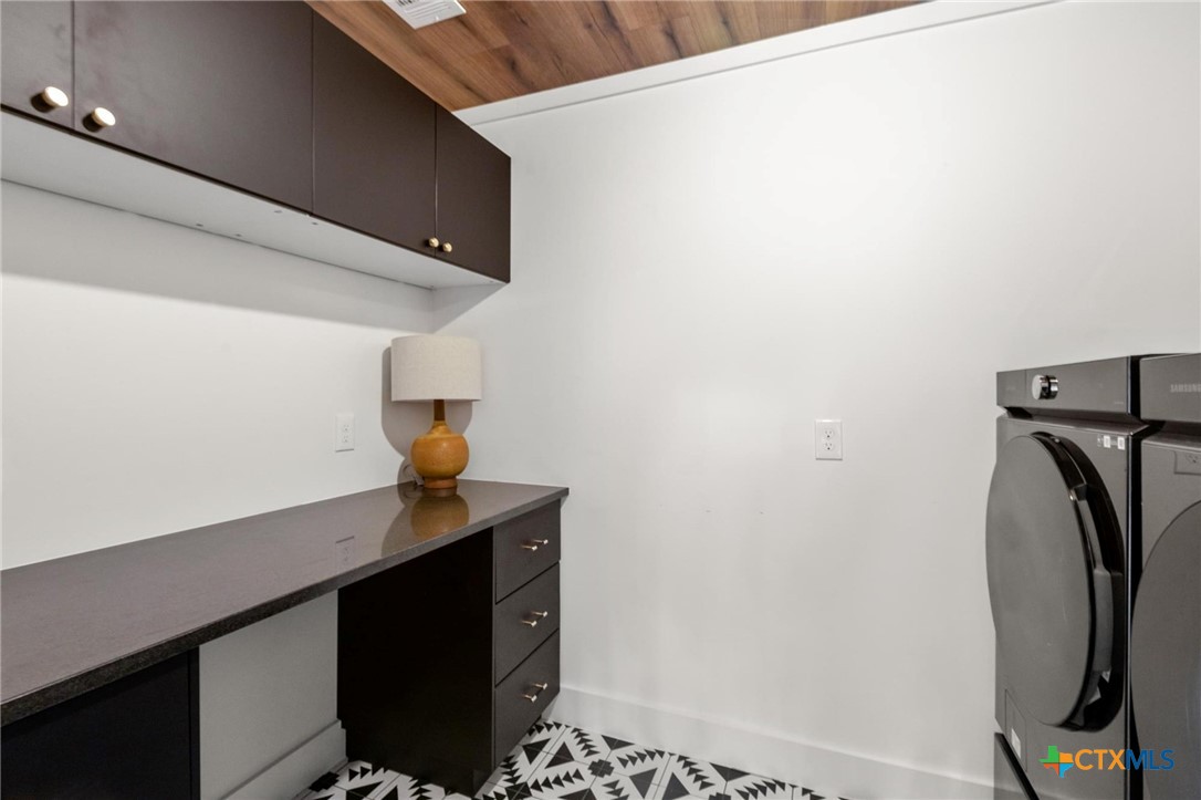 2220 E Stassney Lane A , Austin, TX, 78744 | 579404 | Realty Texas LLC