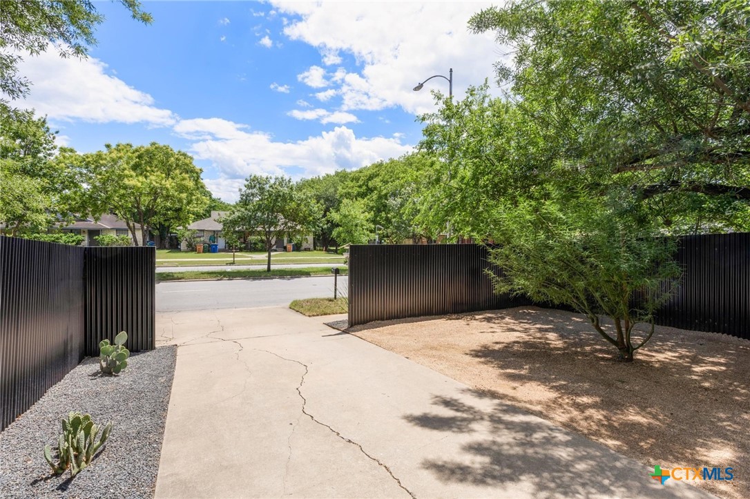 2220 E Stassney Lane A , Austin, TX, 78744 | 579404 | Realty Texas LLC