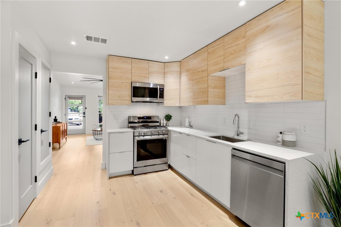 2220 E Stassney Lane A , Austin, TX, 78744 | 579404 | Realty Texas LLC