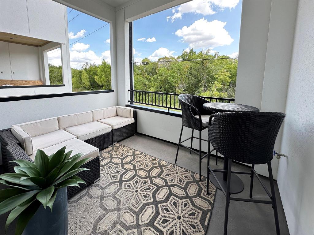 2716 Grand Fountains Drive E , Houston, TX, 77054 | 3178338 | Realty Texas LLC