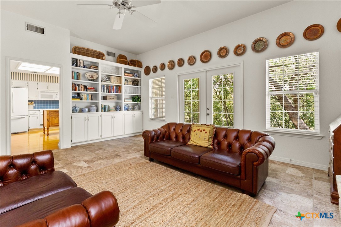 557 Timber Hollow , New Braunfels, TX, 78132 | 578898 | Realty Texas LLC