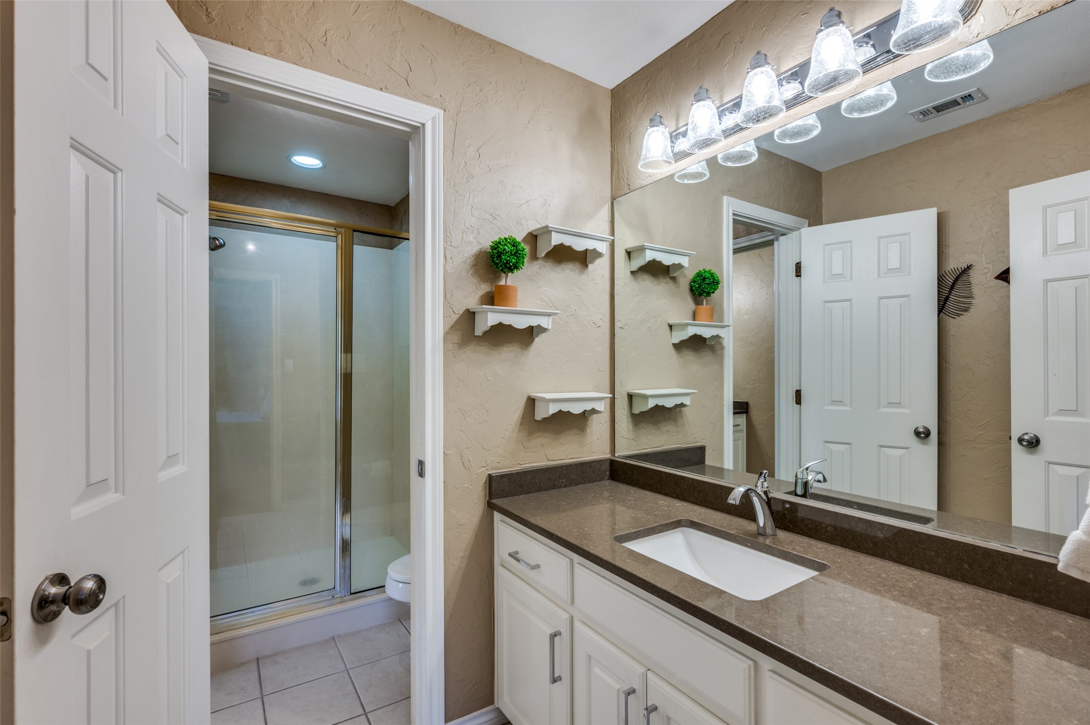 4 Rushing Meadow Court , Dalworthington Gardens, TX, 76016 | 20933142 | Realty Texas LLC