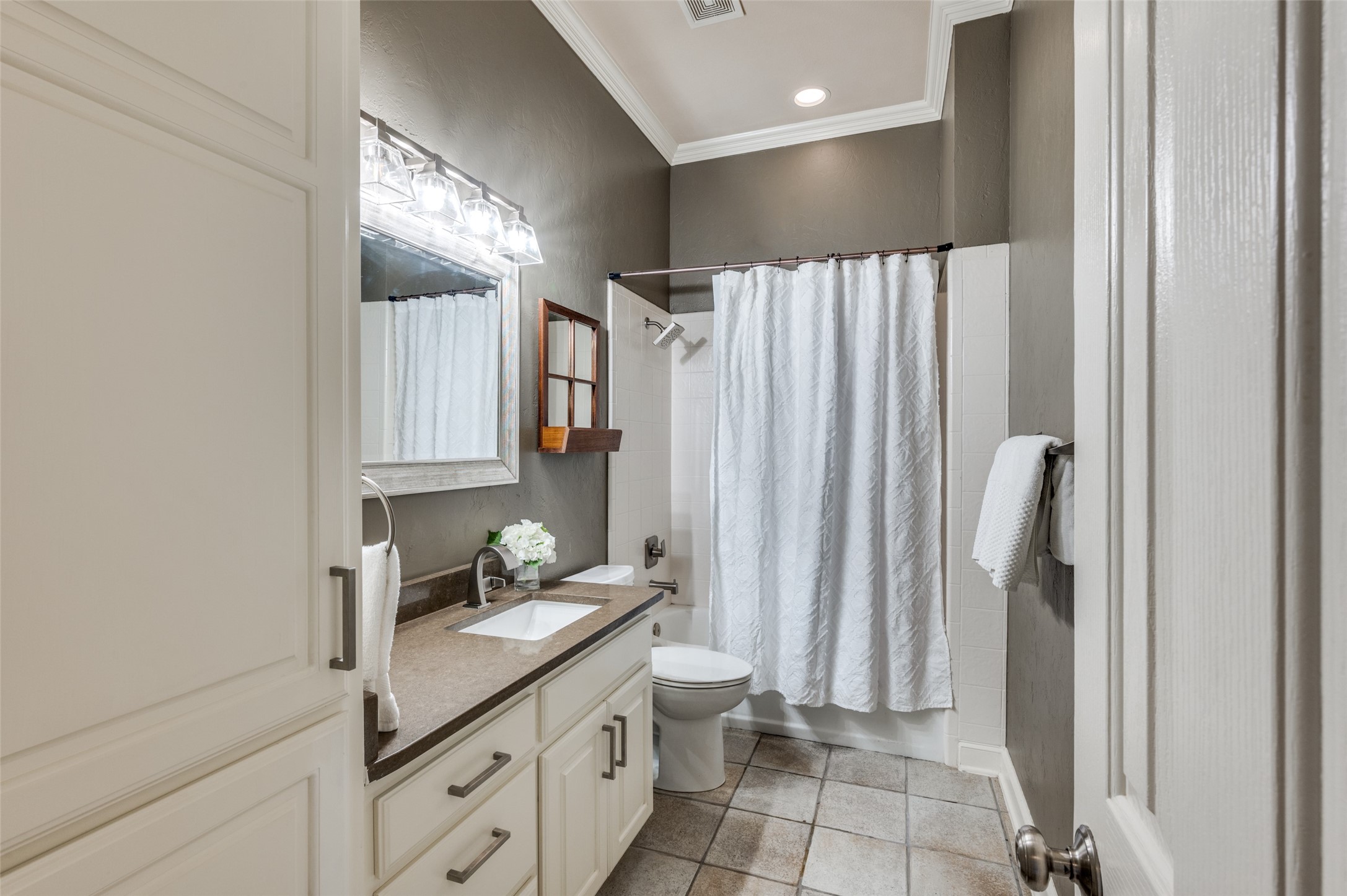 4 Rushing Meadow Court , Dalworthington Gardens, TX, 76016 | 20933142 | Realty Texas LLC