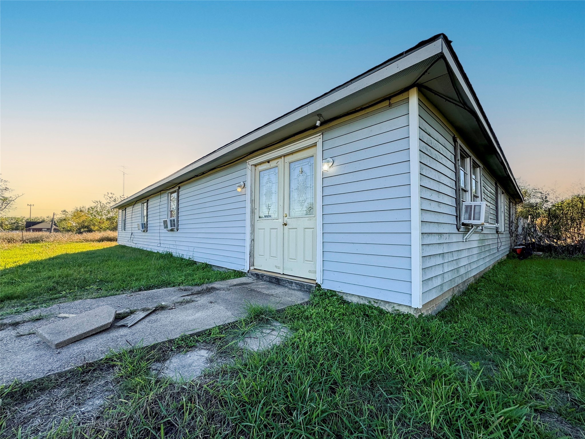 2016 W Davis Bend Street , Alvin, TX, 77511 | 10235256 | Realty Texas LLC