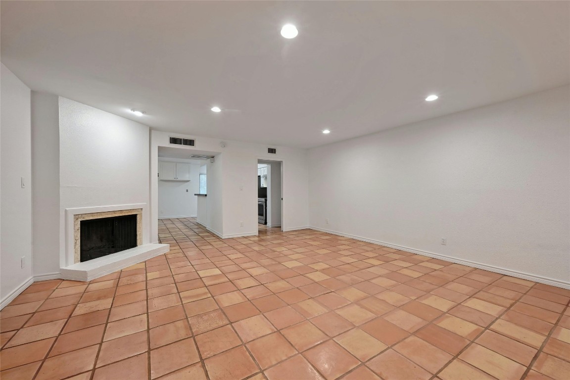 6637 Valleyside Road , Austin, TX, 78731 | 3090564 | Realty Texas LLC