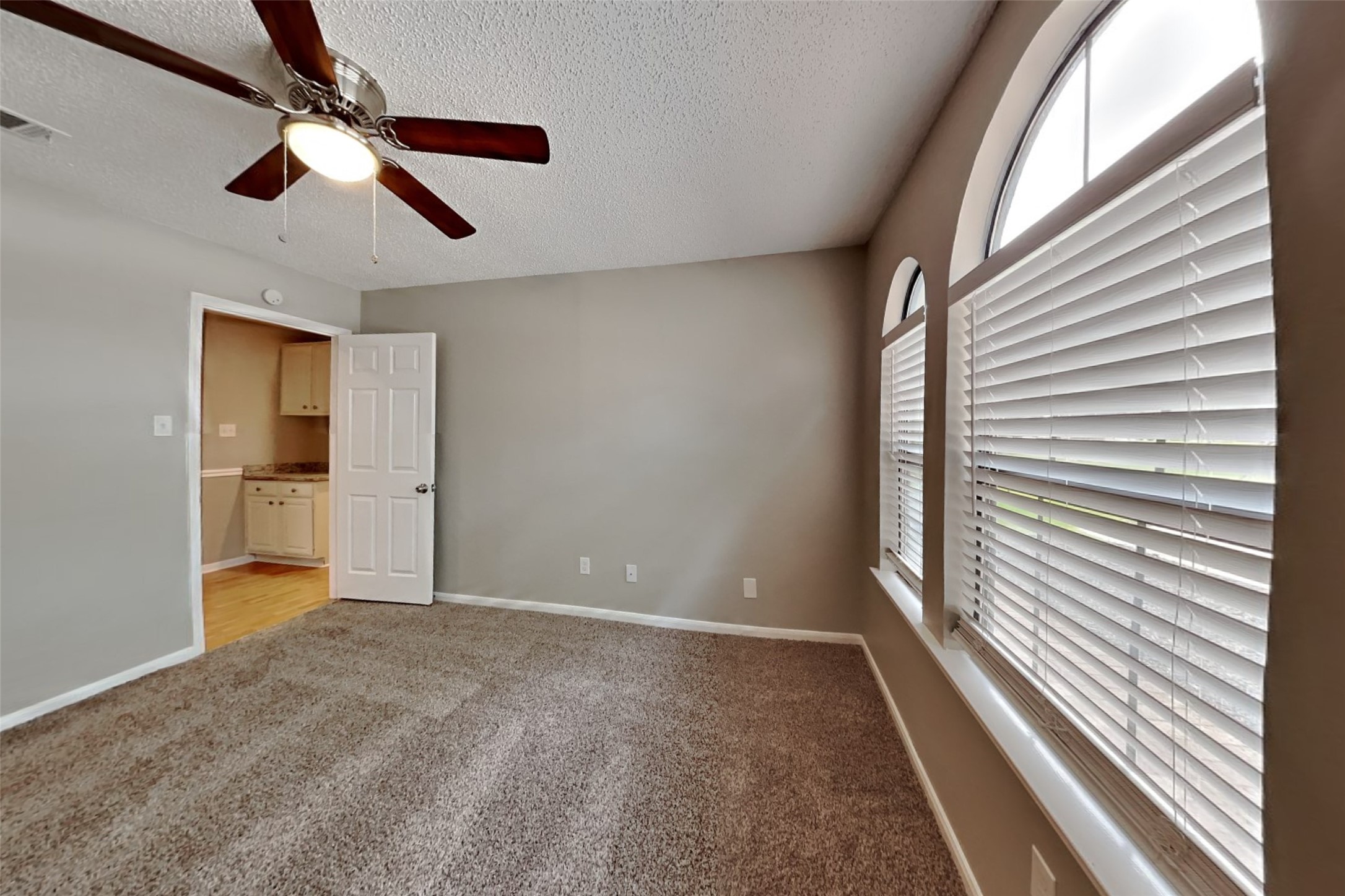 508 Holliday Lane , Euless, TX, 76039 | 20935344 | Realty Texas LLC