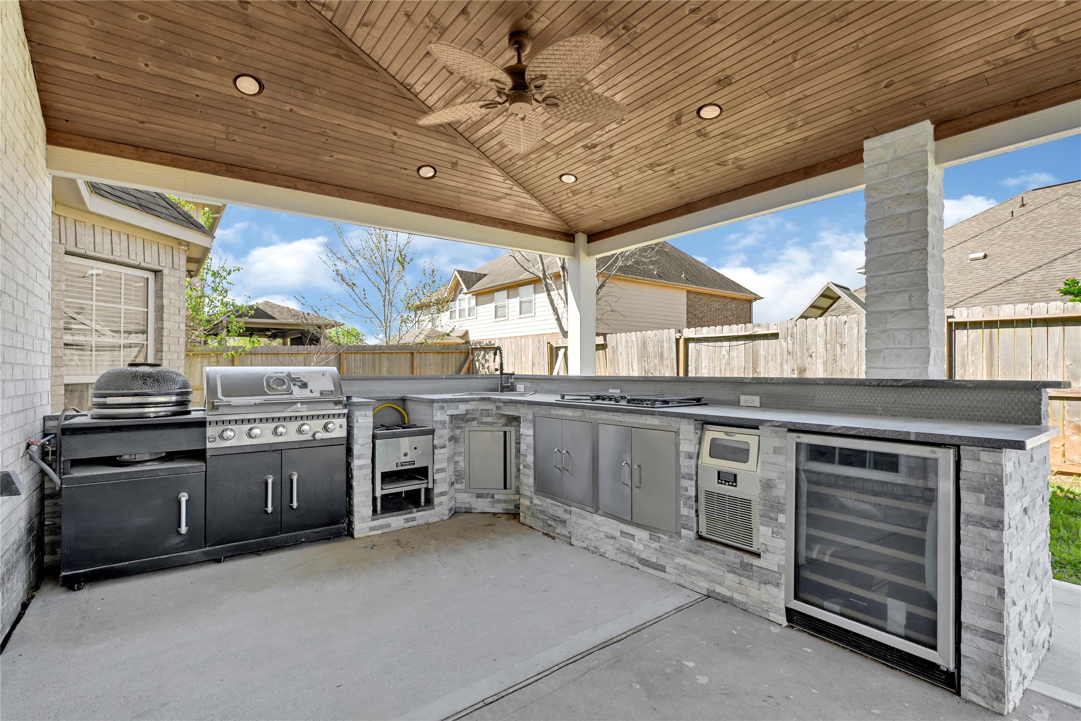 2108 Asbury Court , Pearland, TX, 77581 | 28552588 | Realty Texas LLC