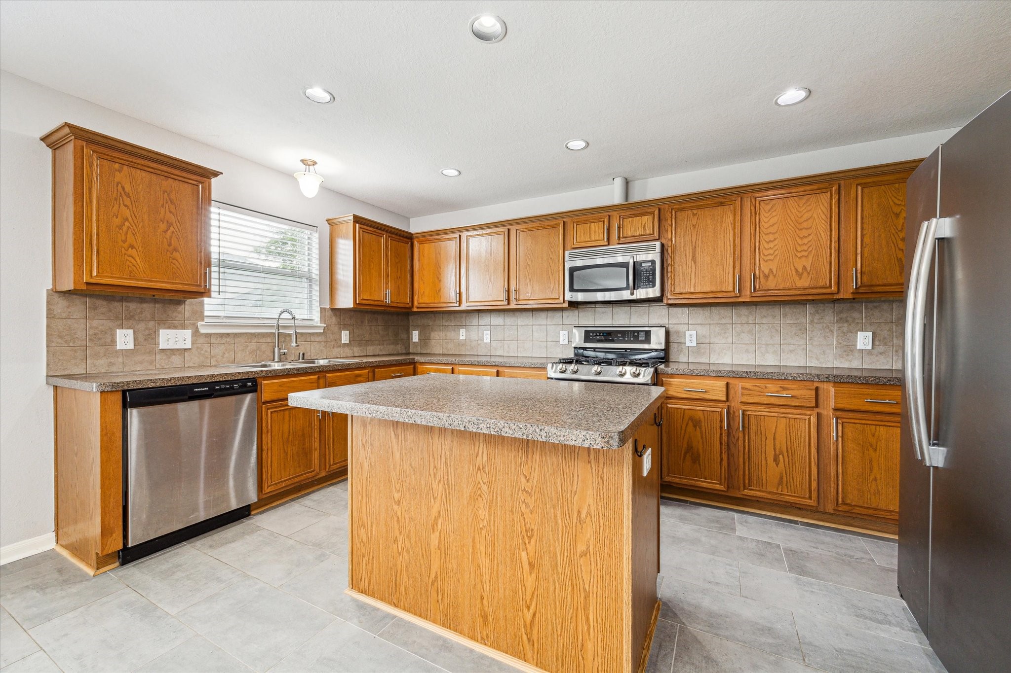 1056 Inverness Cove , Dickinson, TX, 77539 | 19656063 | Realty Texas LLC