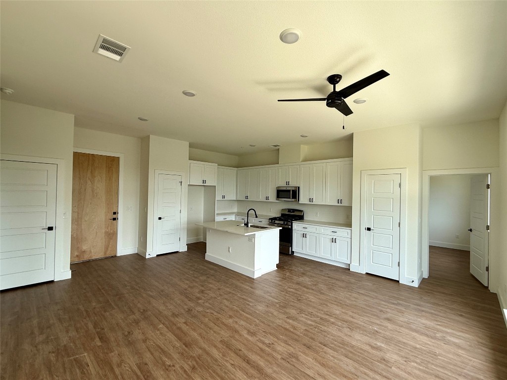 1811 Webberville Road 1307 , Austin, TX, 78721 | 9000766 | Realty Texas LLC