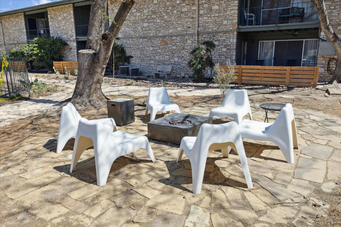 1304 Mariposa Drive 104 , Austin, TX, 78704 | 9373981 | Realty Texas LLC