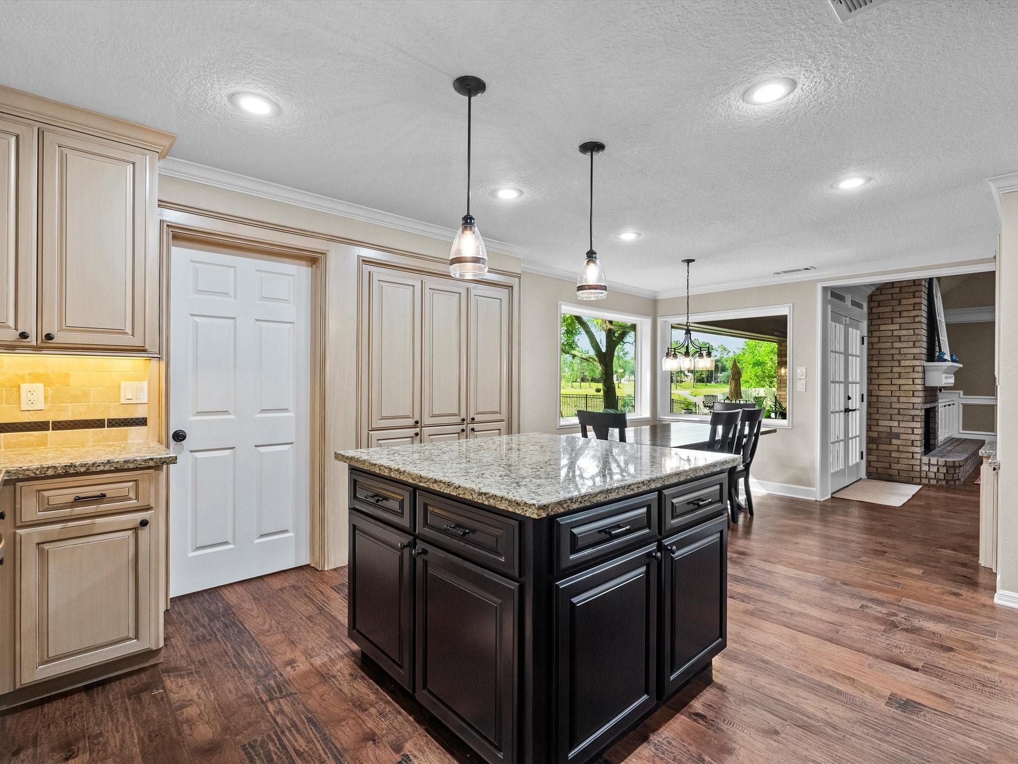 1003 Middlecreek Street , Friendswood, TX, 77546 | 98323334 | Realty Texas LLC