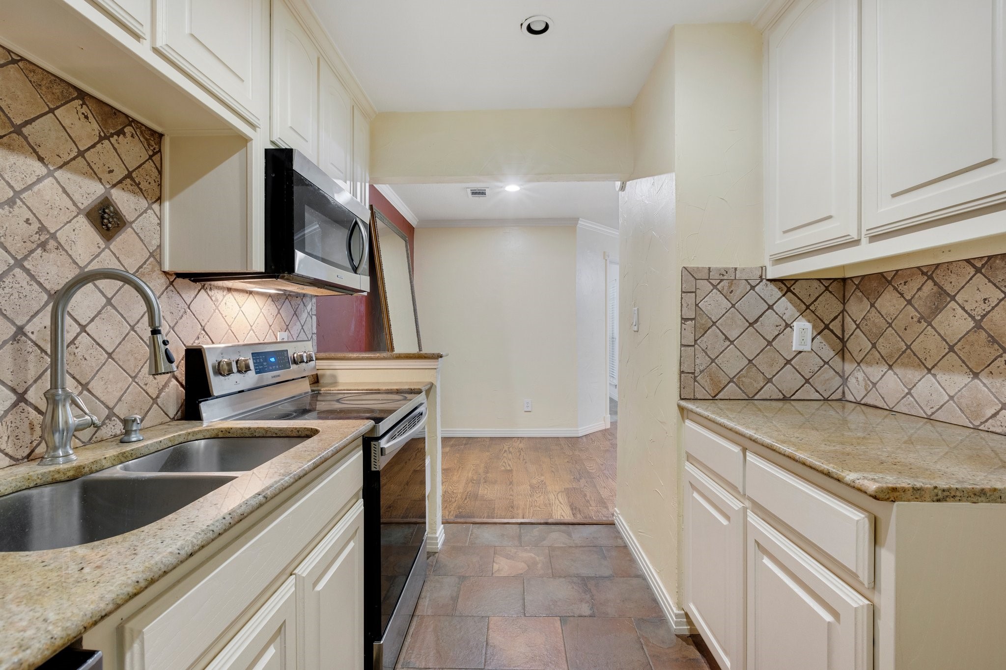 18333 ROEHAMPTON Drive 714 , Dallas, TX, 75252 | 20935561 | Realty Texas LLC
