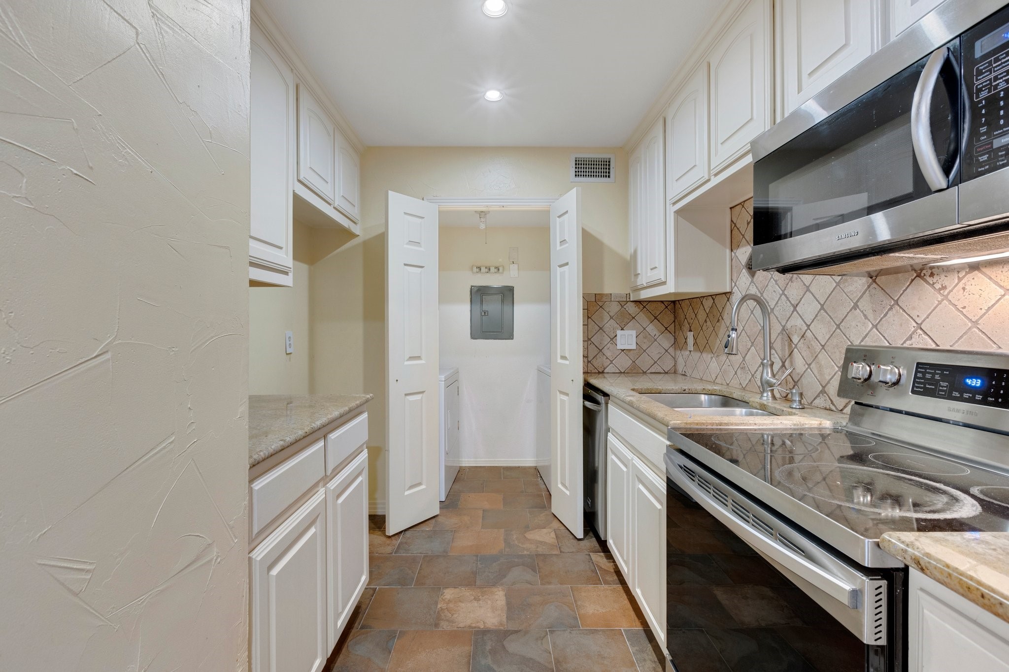 18333 ROEHAMPTON Drive 714 , Dallas, TX, 75252 | 20935561 | Realty Texas LLC