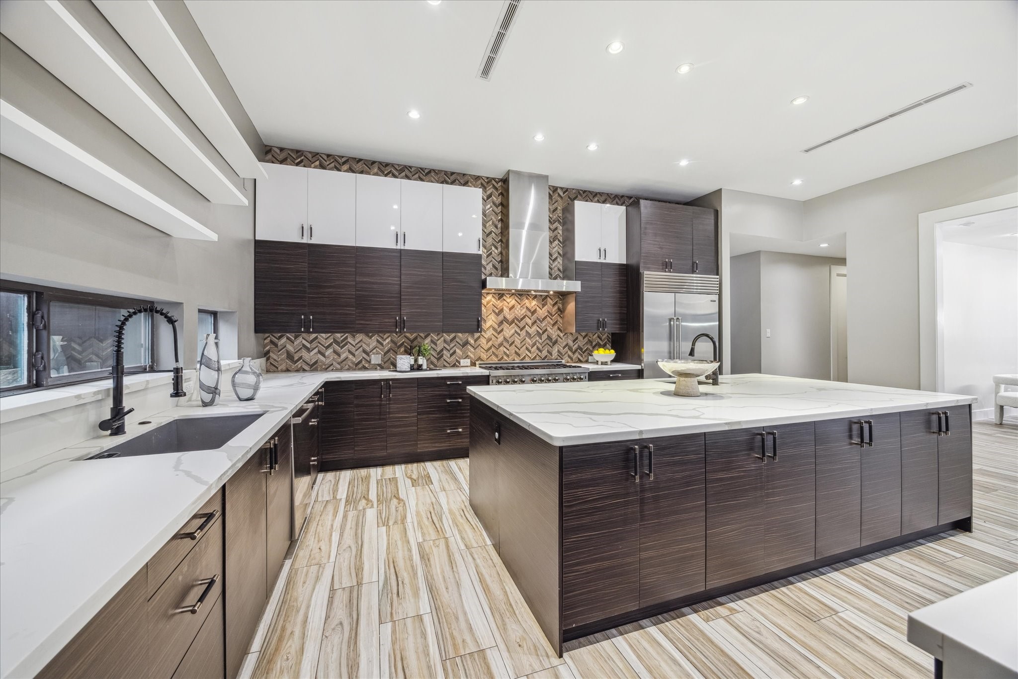 4002 Chatham Lane , Houston, TX, 77027 | 806614 | Realty Texas LLC