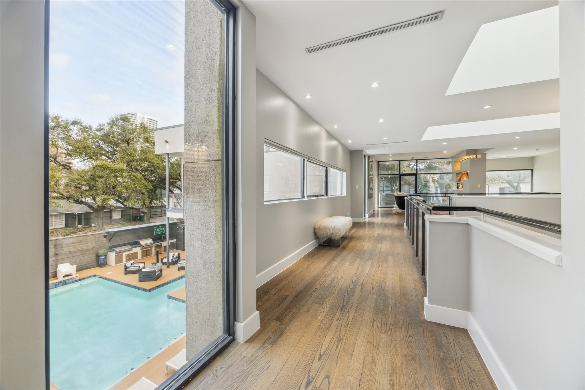 4002 Chatham Lane , Houston, TX, 77027 | 806614 | Realty Texas LLC