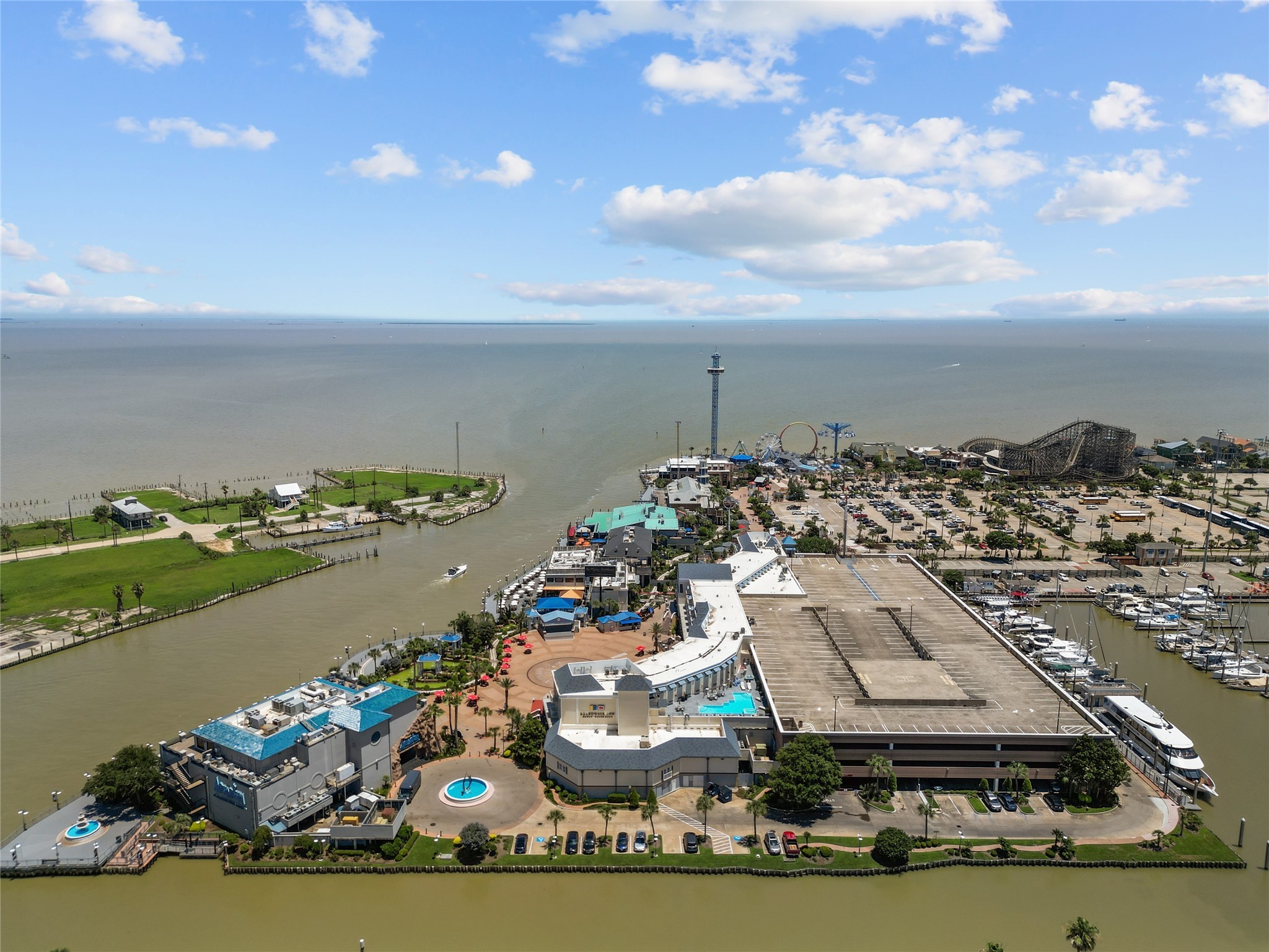 180 Grove Road , Kemah, TX, 77565 | 22042040 | Realty Texas LLC