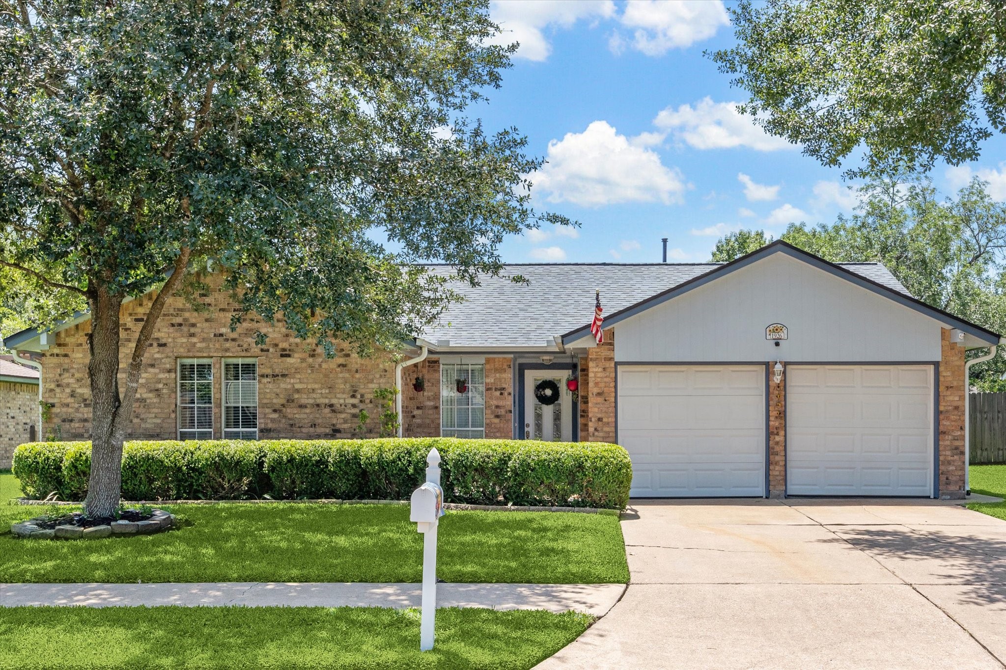 1926 Meadow Creek Drive , Pearland, TX, 77581 | 23363948 | Realty Texas LLC