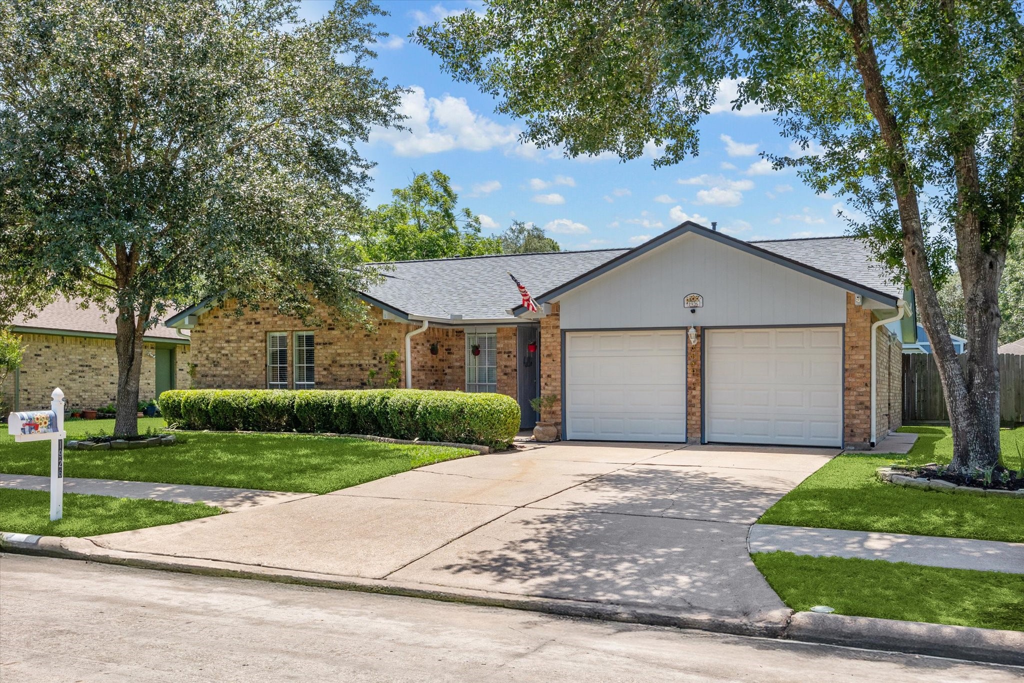 1926 Meadow Creek Drive , Pearland, TX, 77581 | 23363948 | Realty Texas LLC
