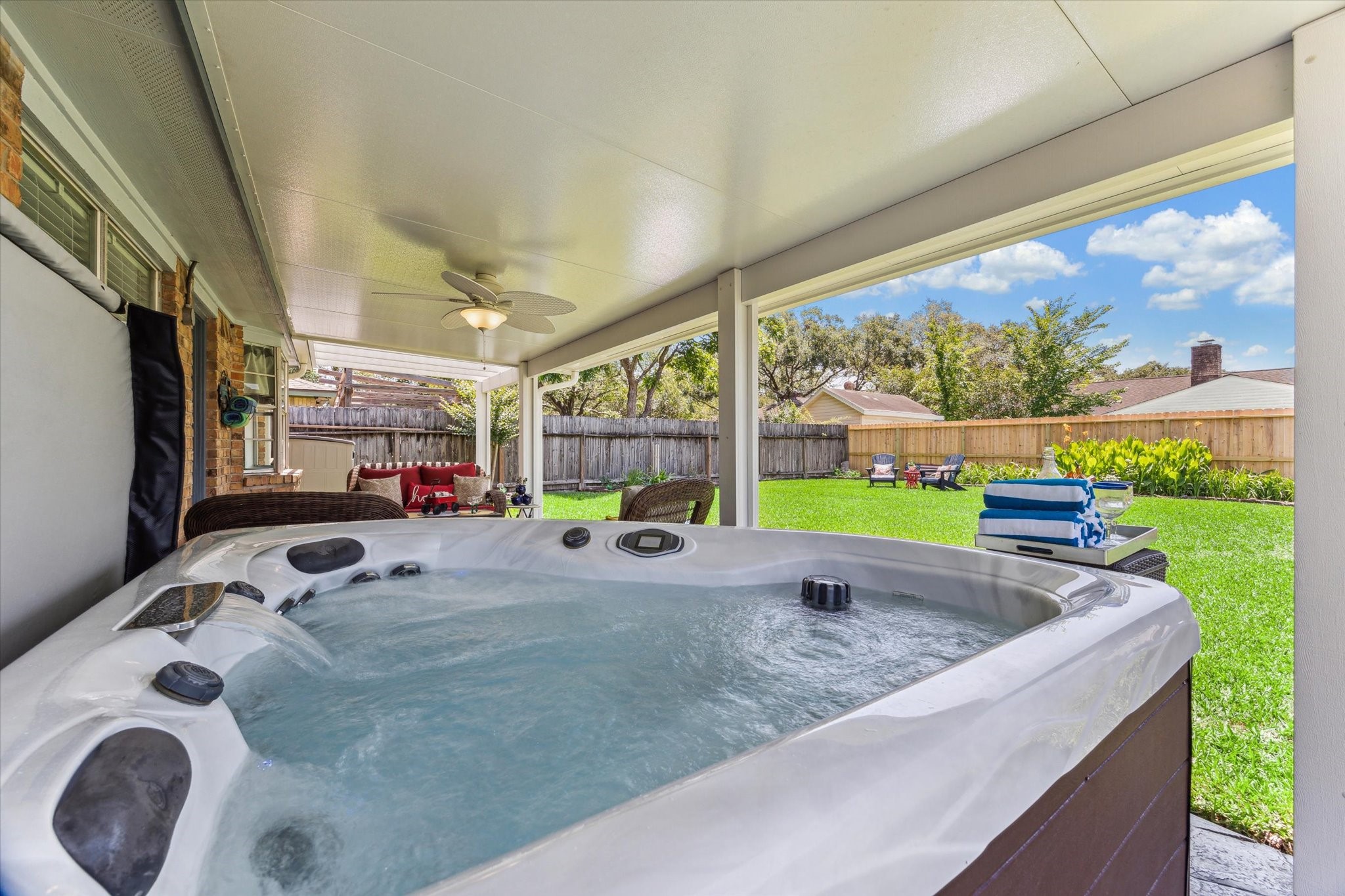 1926 Meadow Creek Drive , Pearland, TX, 77581 | 23363948 | Realty Texas LLC