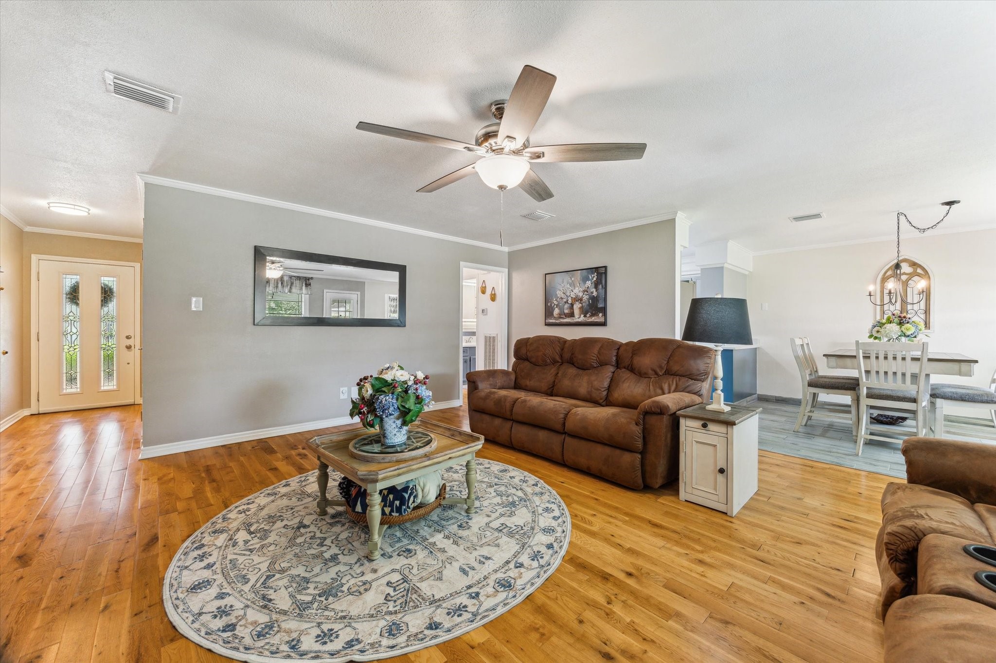 1926 Meadow Creek Drive , Pearland, TX, 77581 | 23363948 | Realty Texas LLC
