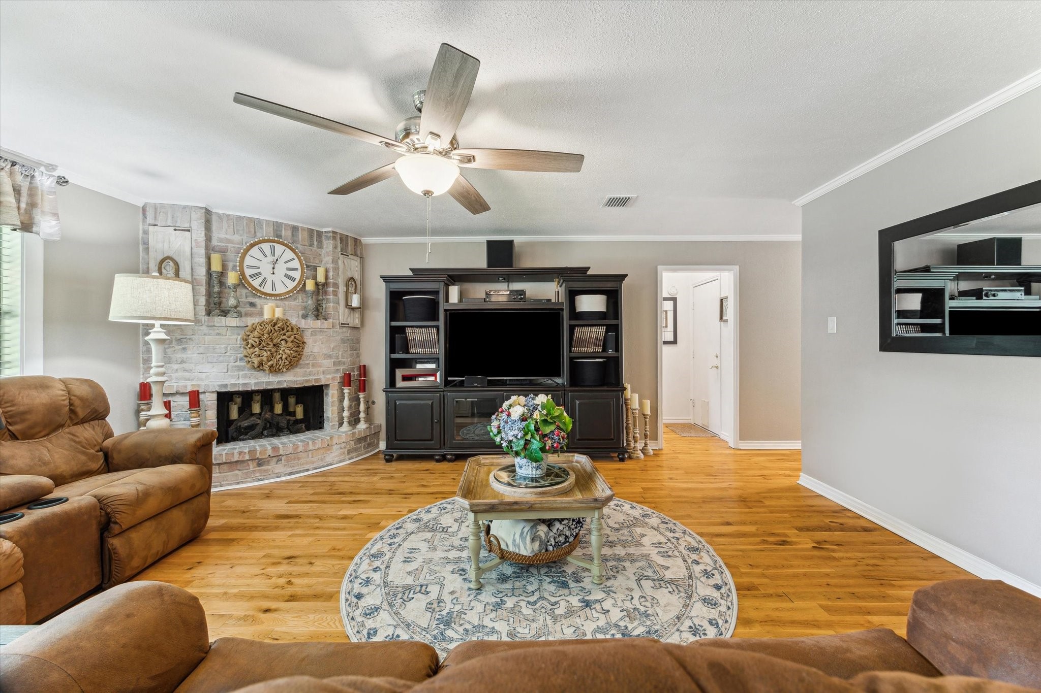 1926 Meadow Creek Drive , Pearland, TX, 77581 | 23363948 | Realty Texas LLC