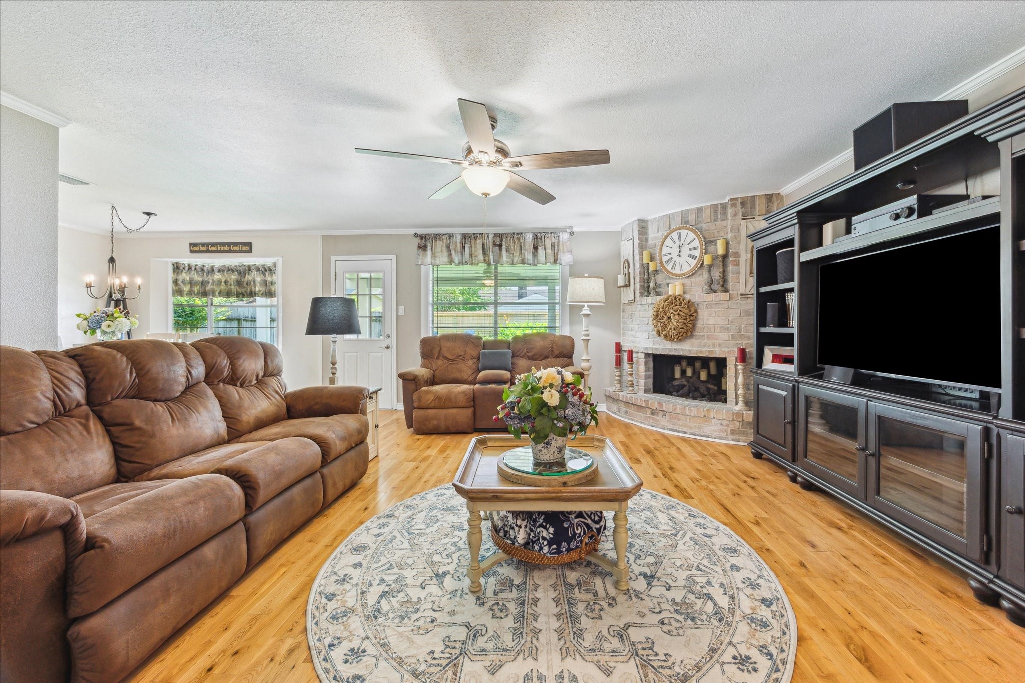 1926 Meadow Creek Drive , Pearland, TX, 77581 | 23363948 | Realty Texas LLC