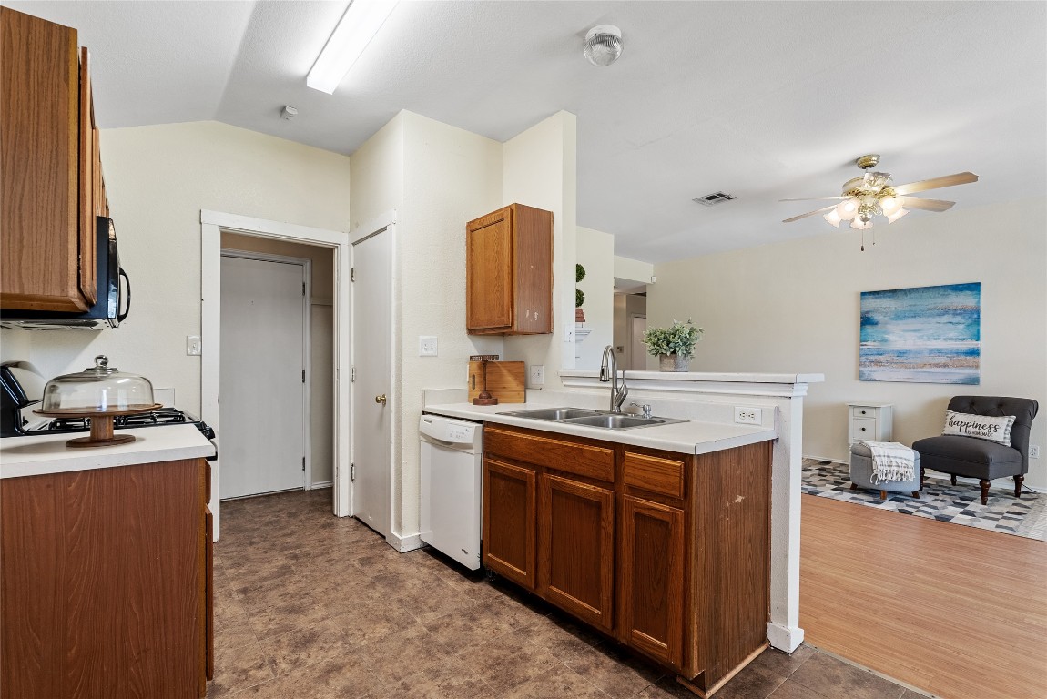 140 Shenandoah Trail , Elgin, TX, 78621 | 2429319 | Realty Texas LLC