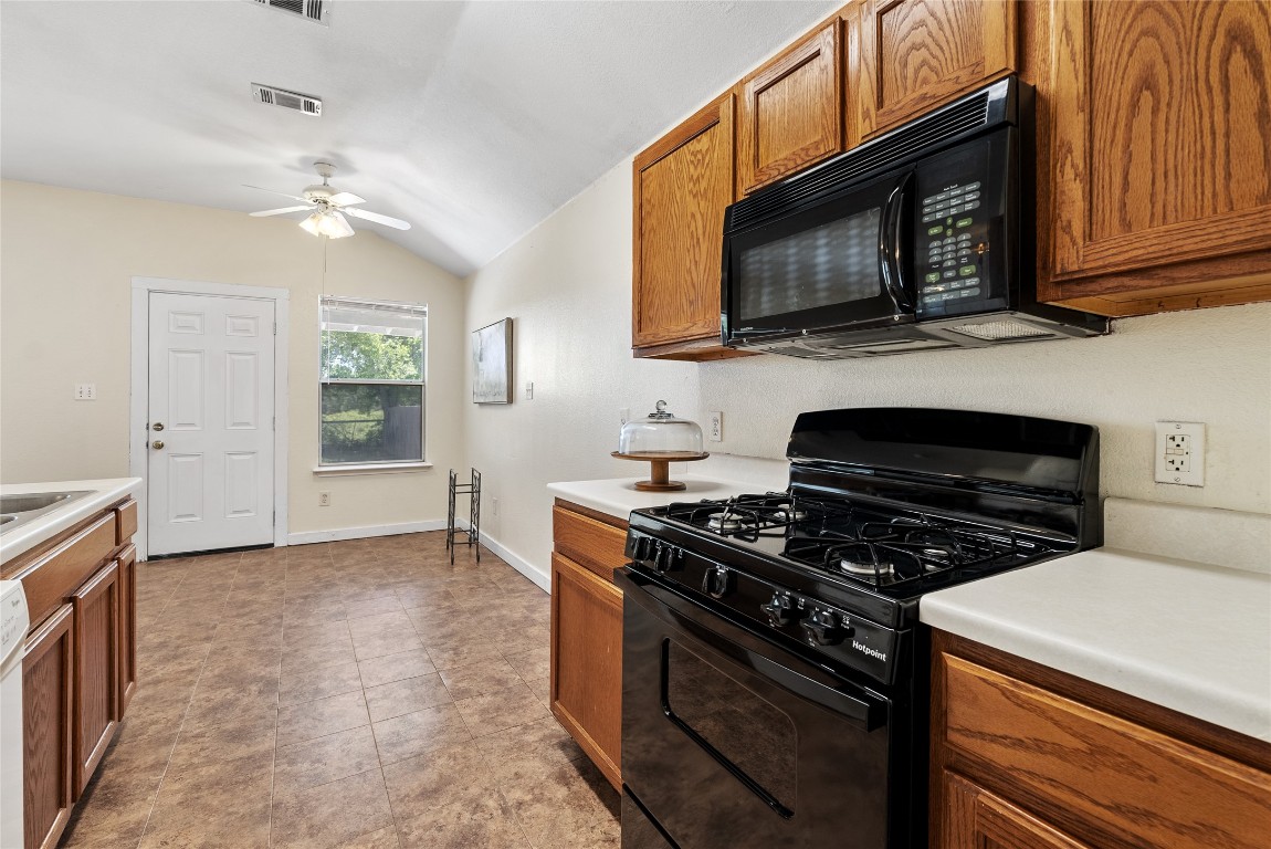 140 Shenandoah Trail , Elgin, TX, 78621 | 2429319 | Realty Texas LLC