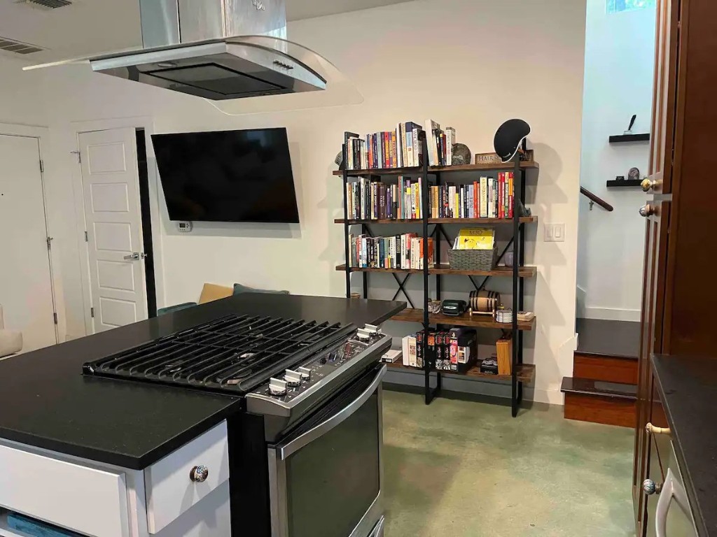 2307 E 2nd Street B , Austin, TX, 78702 | 6352339 | Realty Texas LLC