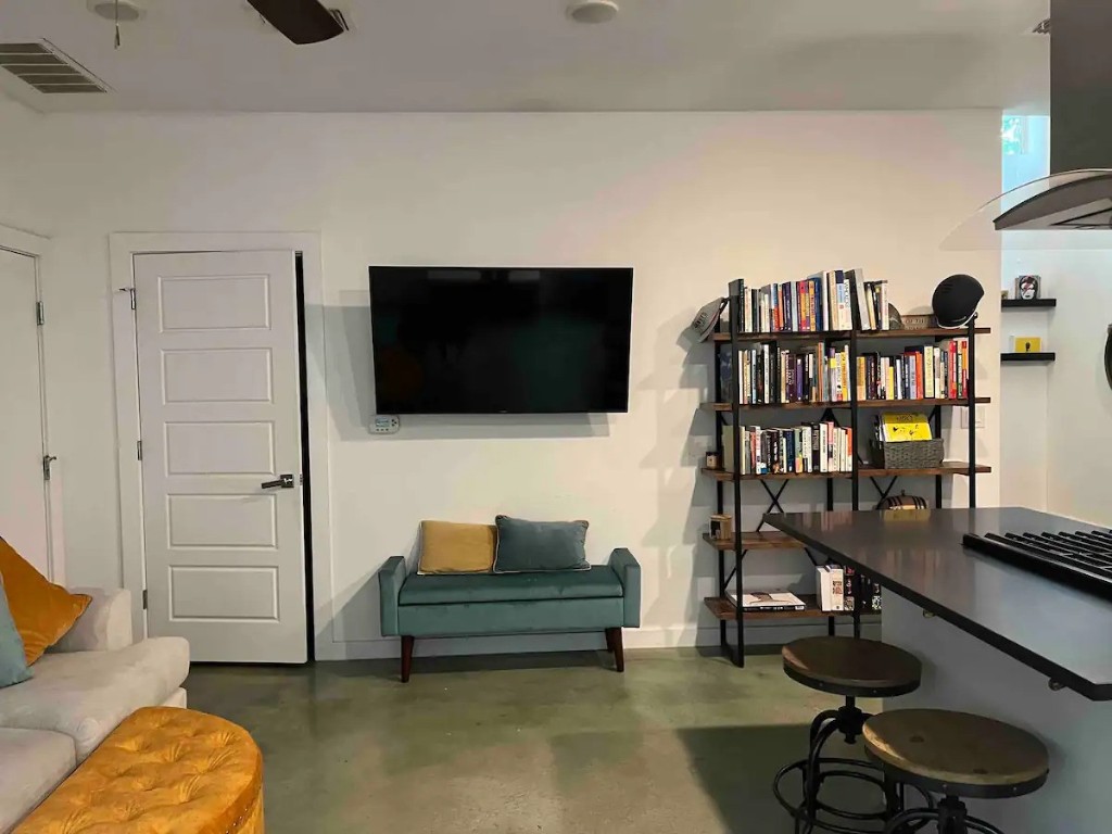 2307 E 2nd Street B , Austin, TX, 78702 | 6352339 | Realty Texas LLC