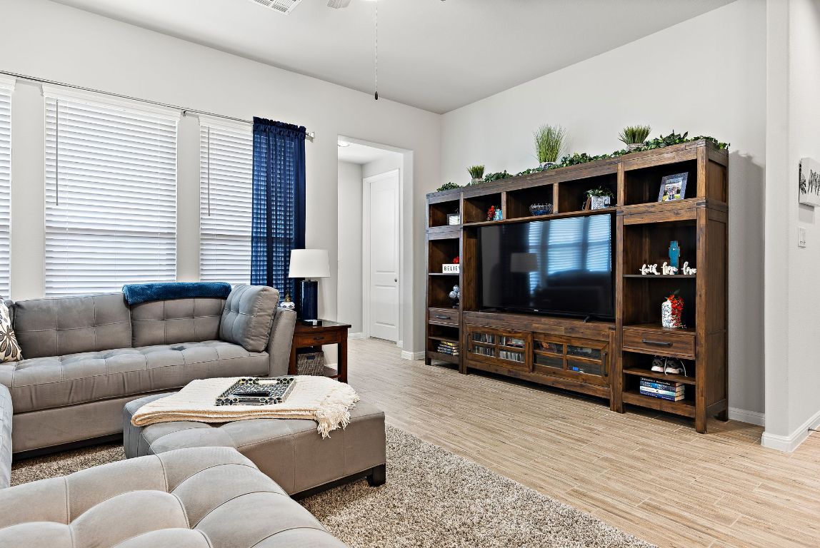 109 Scenic Hills Circle , Georgetown, TX, 78628 | 5795486 | Realty Texas LLC