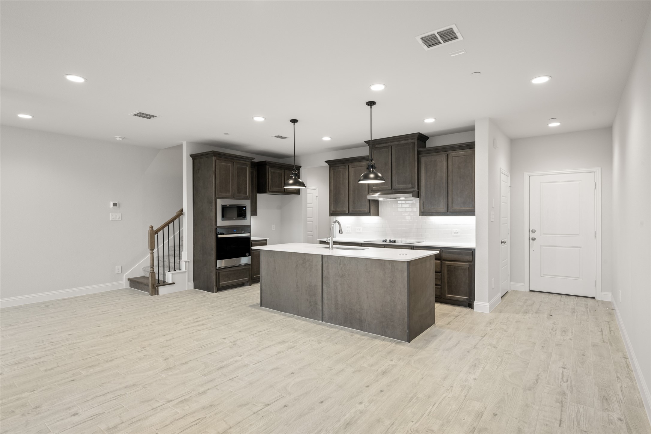 648 Sandiford , Mansfield, TX, 76063 | 20940226 | Realty Texas LLC
