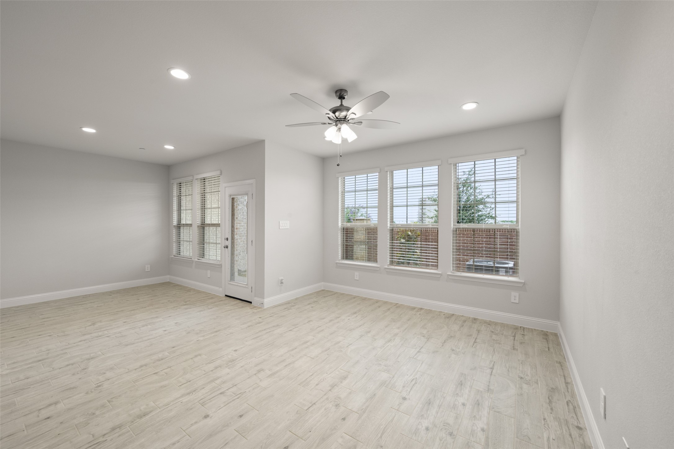 648 Sandiford , Mansfield, TX, 76063 | 20940226 | Realty Texas LLC