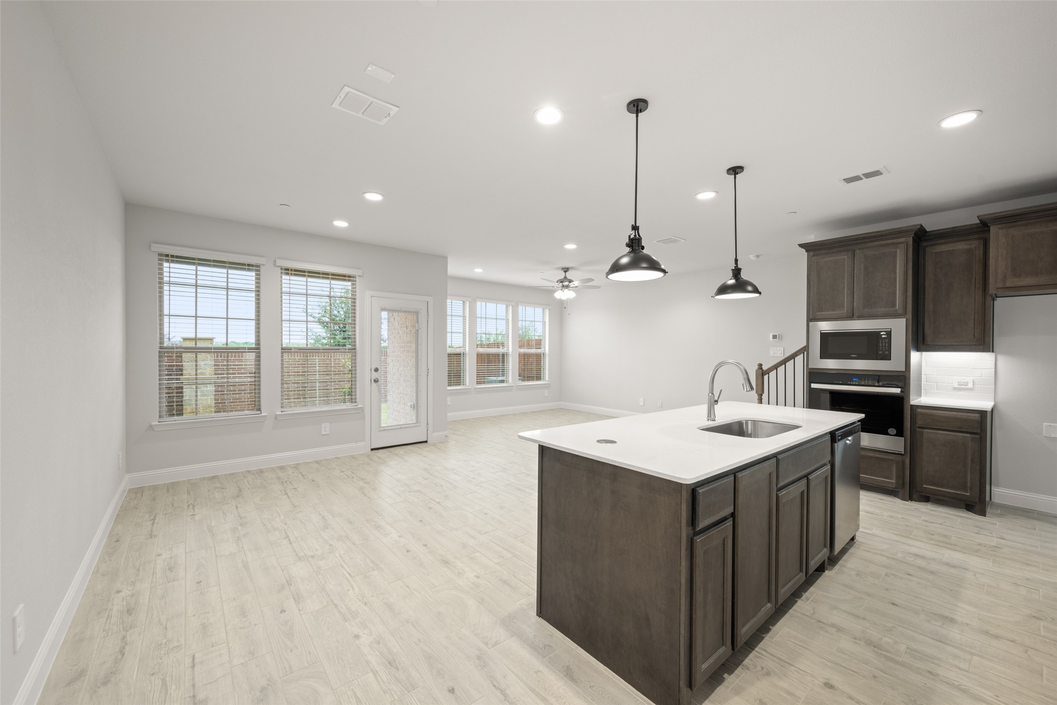 648 Sandiford , Mansfield, TX, 76063 | 20940226 | Realty Texas LLC