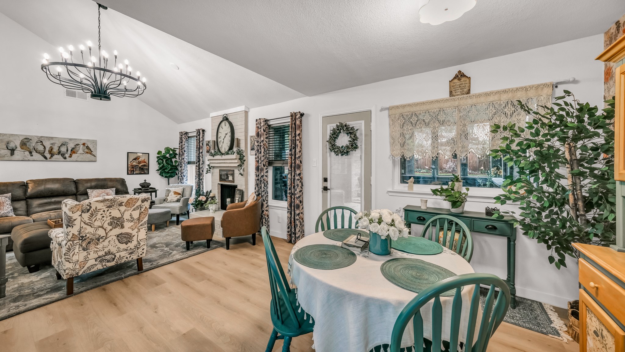 801 Lake Crest Parkway , Azle, TX, 76020 | 20890293 | Realty Texas LLC