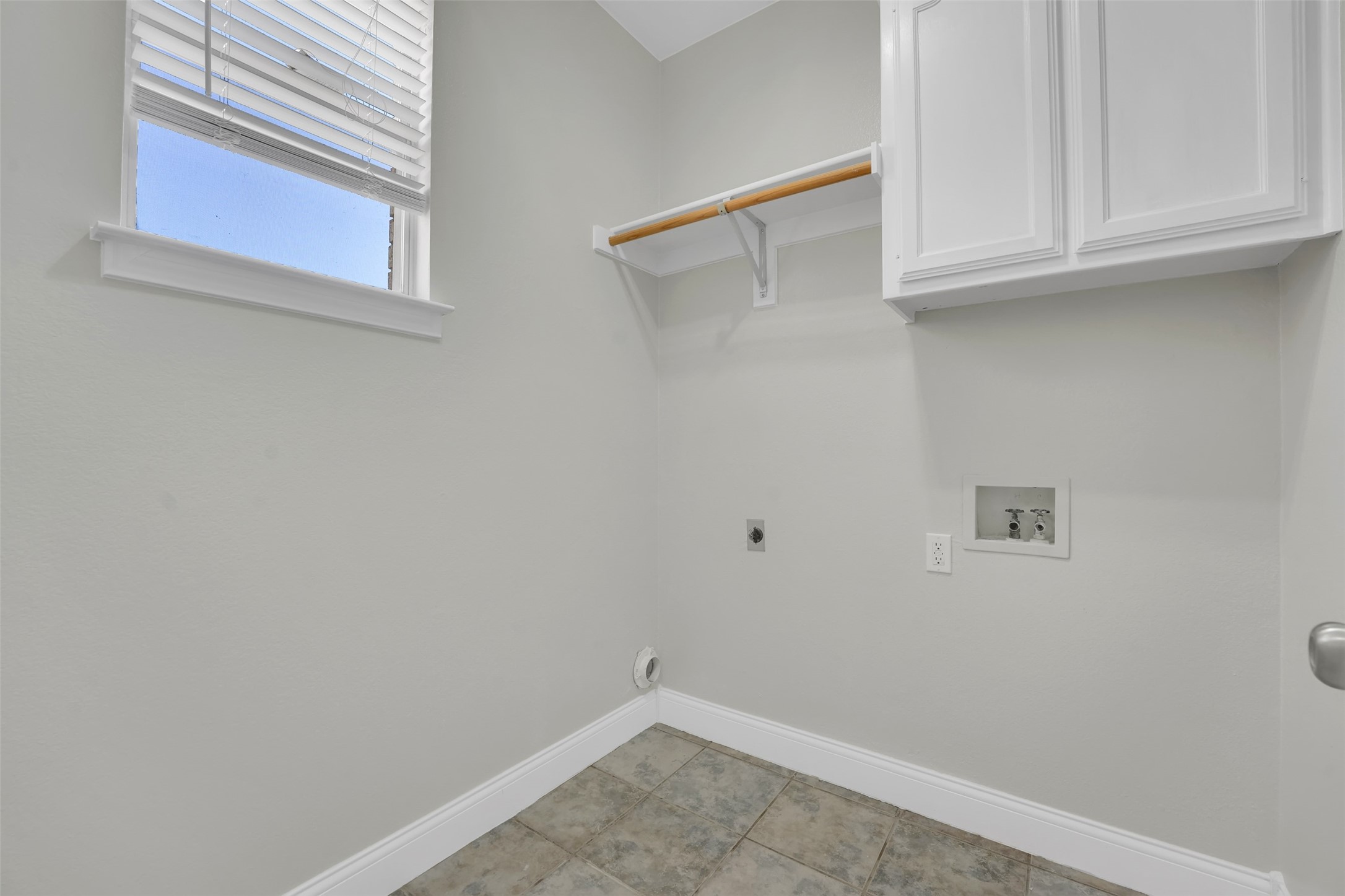 3925 Wisteria Lane , Haltom City, TX, 76137 | 20941900 | Realty Texas LLC