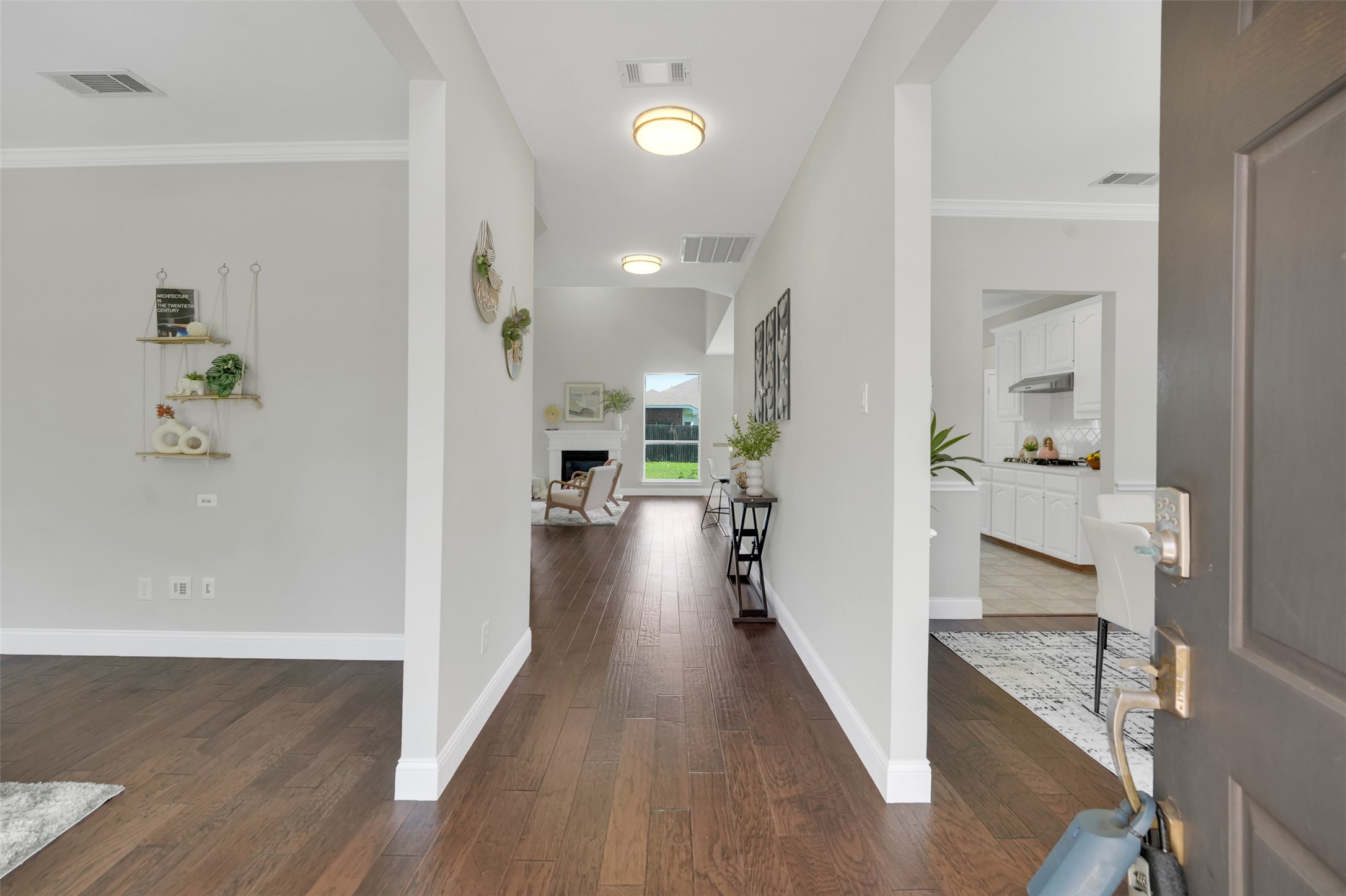 3925 Wisteria Lane , Haltom City, TX, 76137 | 20941900 | Realty Texas LLC