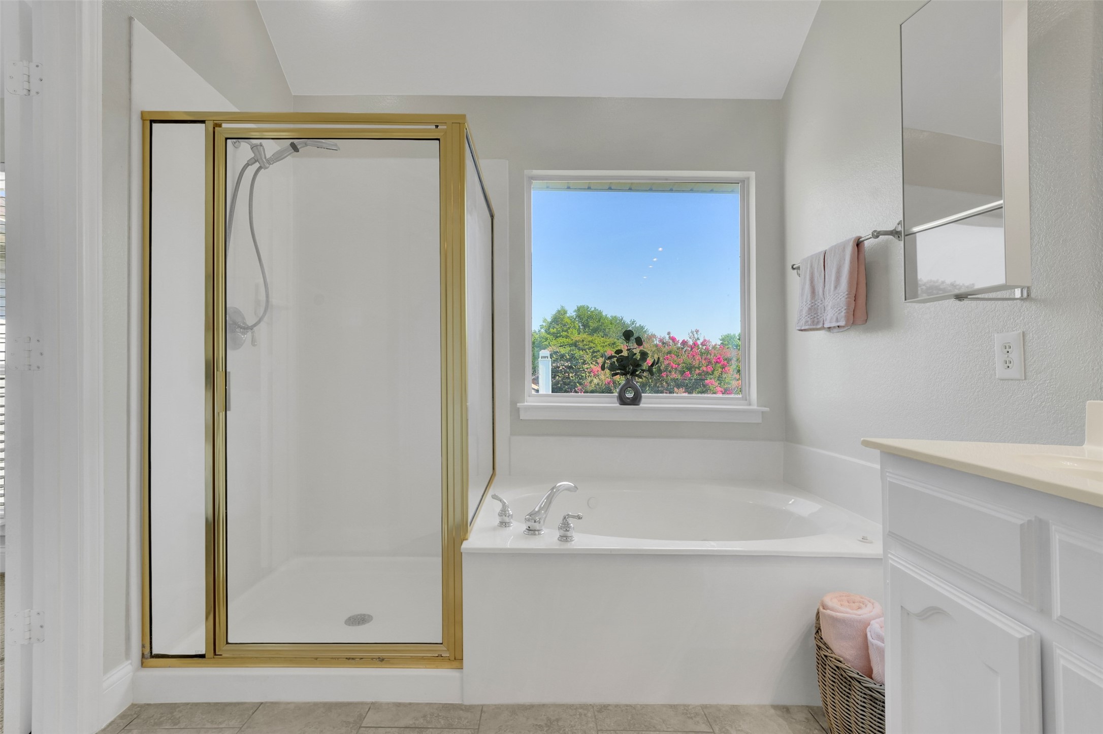 3925 Wisteria Lane , Haltom City, TX, 76137 | 20941900 | Realty Texas LLC