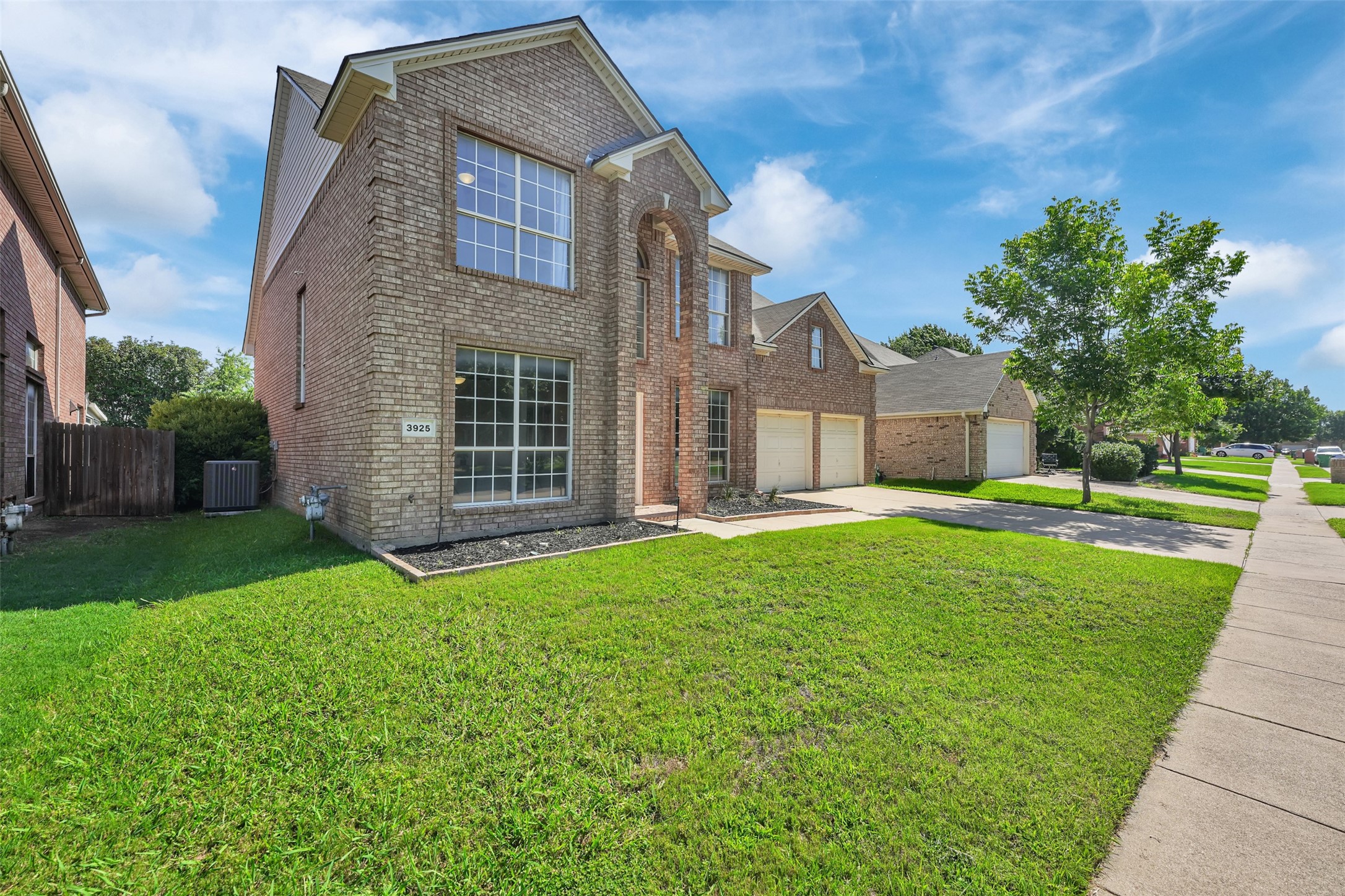 3925 Wisteria Lane , Haltom City, TX, 76137 | 20941900 | Realty Texas LLC