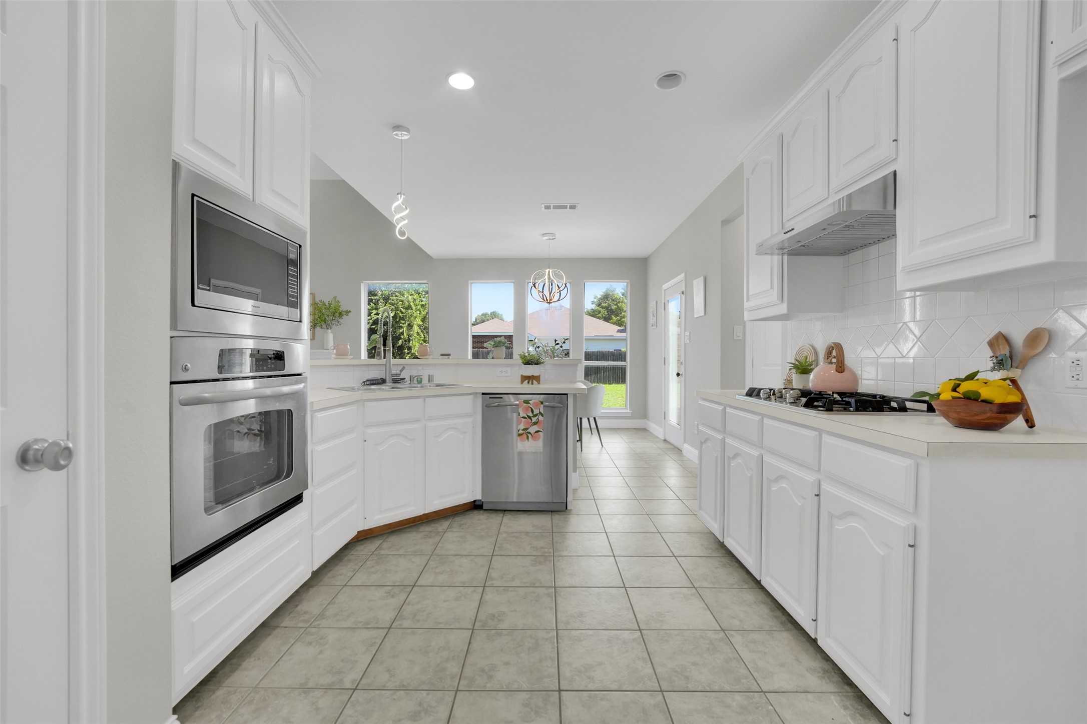 3925 Wisteria Lane , Haltom City, TX, 76137 | 20941900 | Realty Texas LLC
