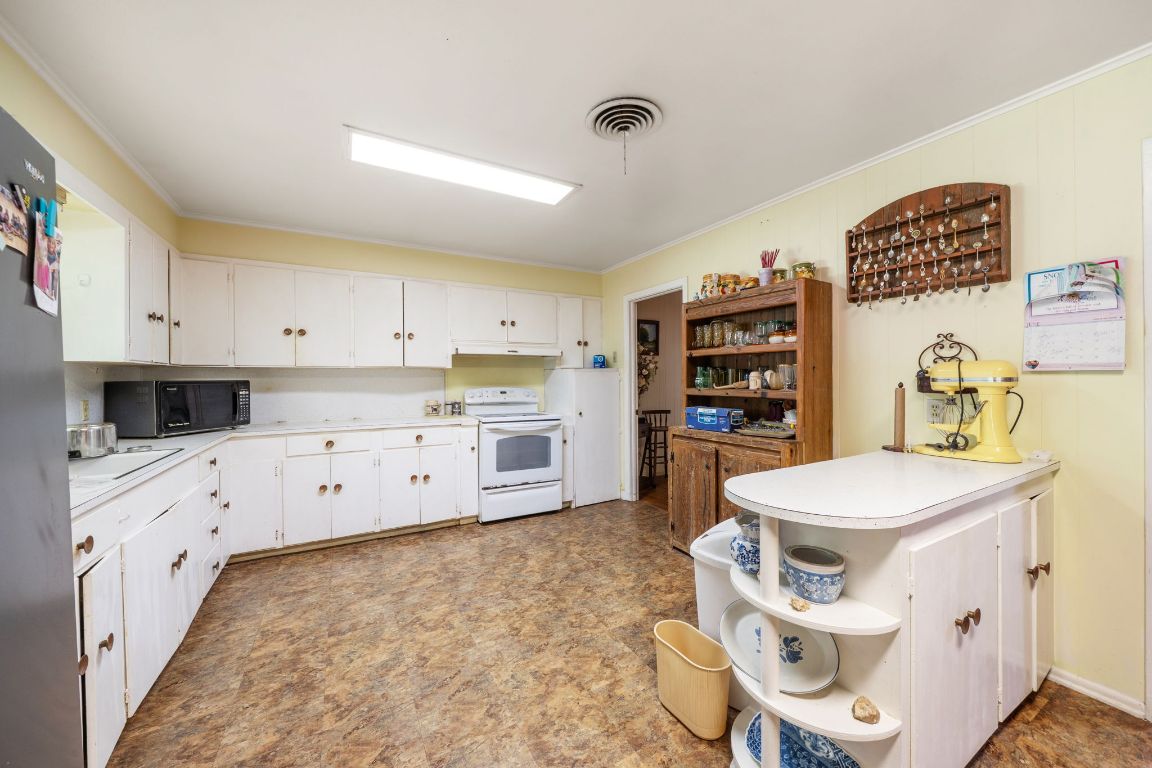 704 6th Street , Blanco, TX, 78606 | 2502655 | Realty Texas LLC
