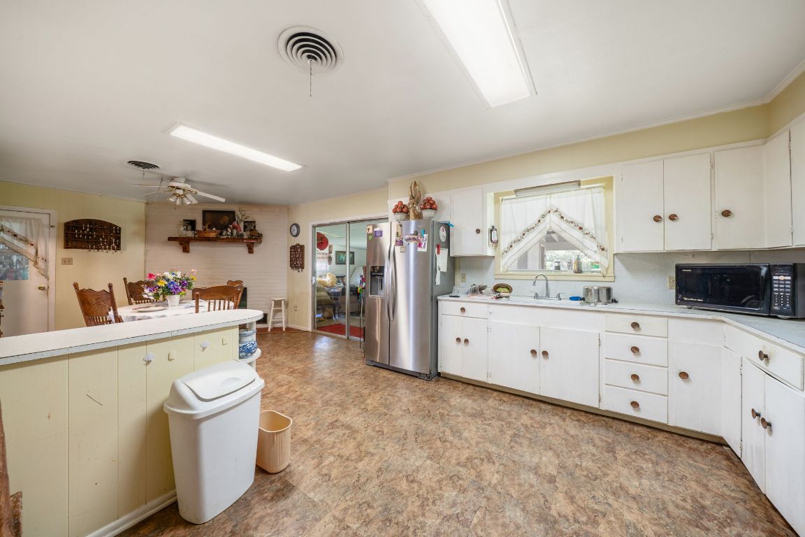 704 6th Street , Blanco, TX, 78606 | 2502655 | Realty Texas LLC