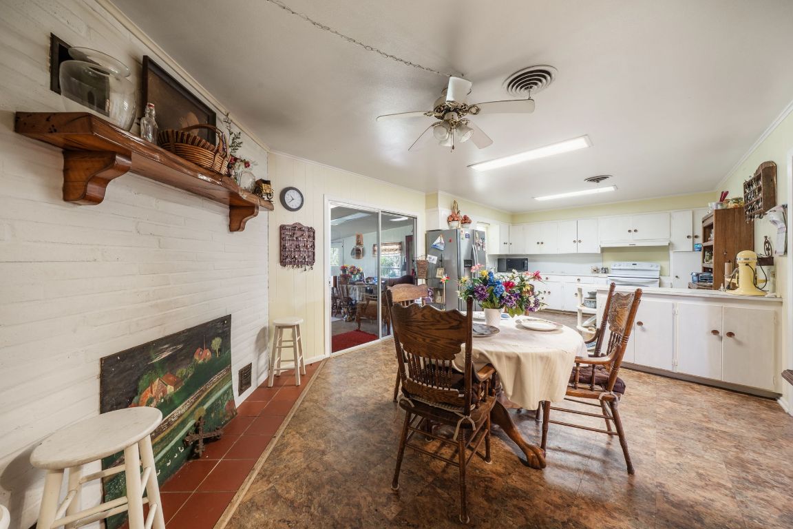 704 6th Street , Blanco, TX, 78606 | 2502655 | Realty Texas LLC
