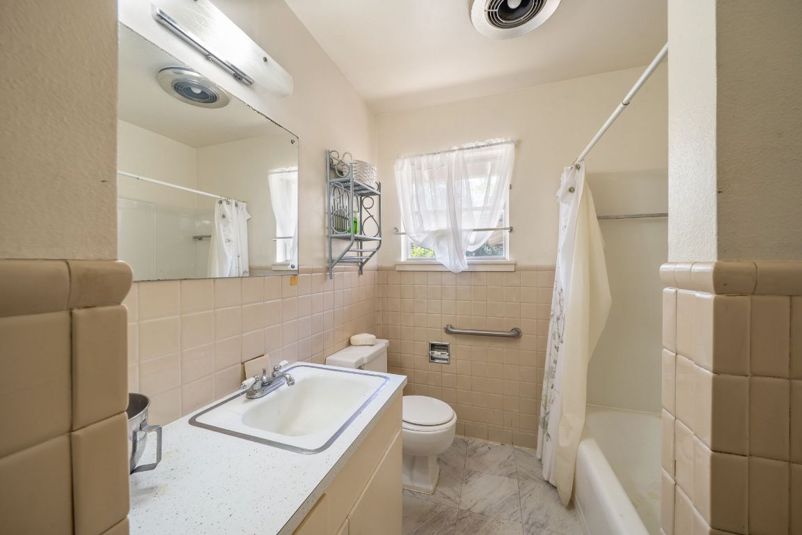 704 6th Street , Blanco, TX, 78606 | 2502655 | Realty Texas LLC