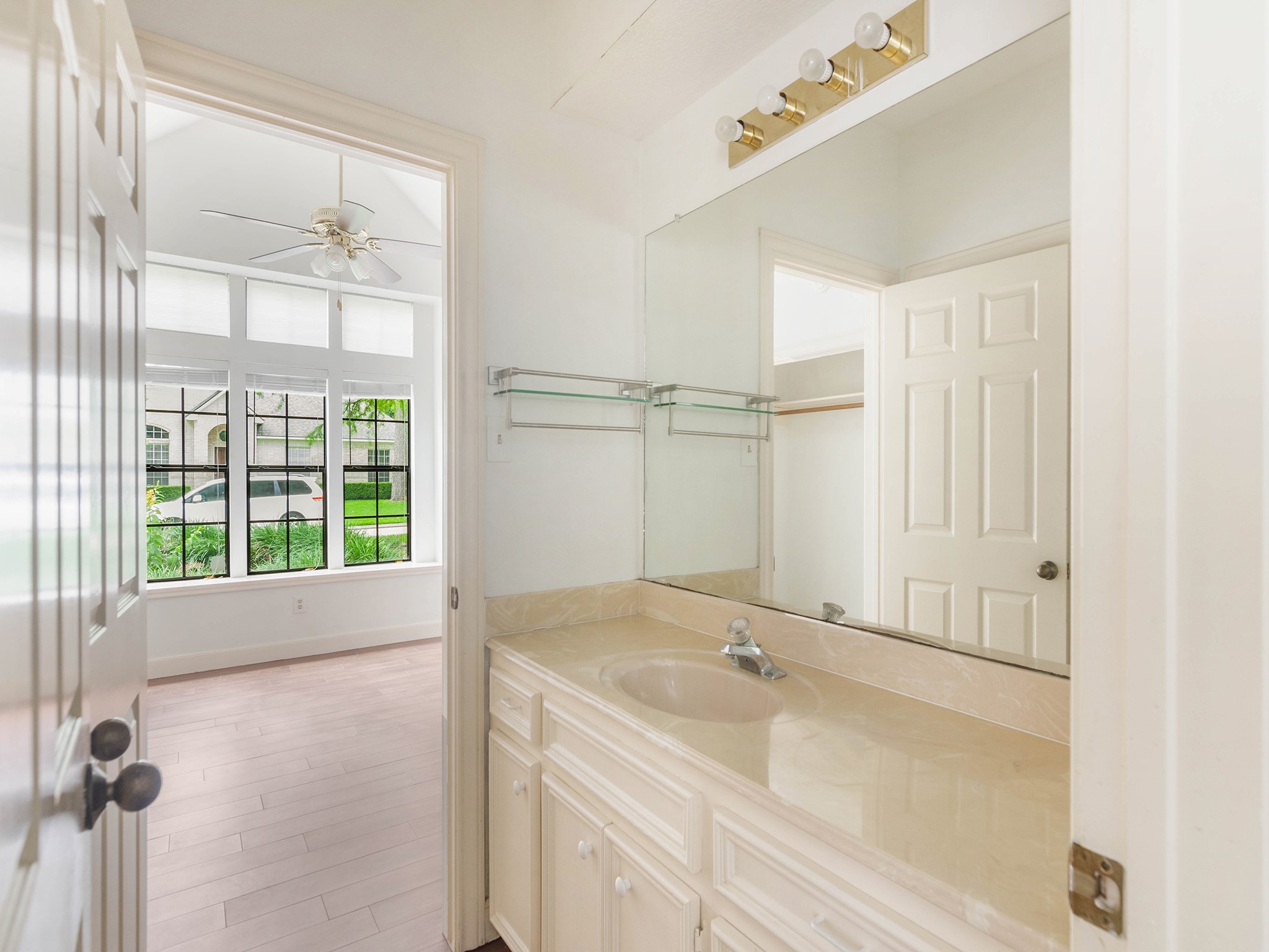 33 SWEETLEAF CT , The Woodlands, TX, 77381 | 26787506 | Realty Texas LLC