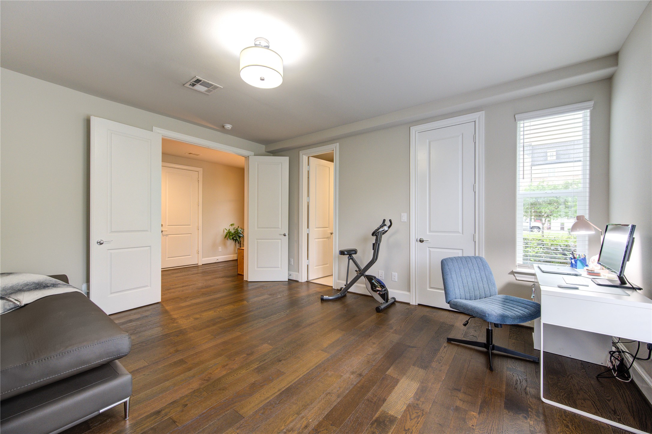 2005 Covent Garden Station , Houston, TX, 77045 | 28068058 | Realty Texas LLC