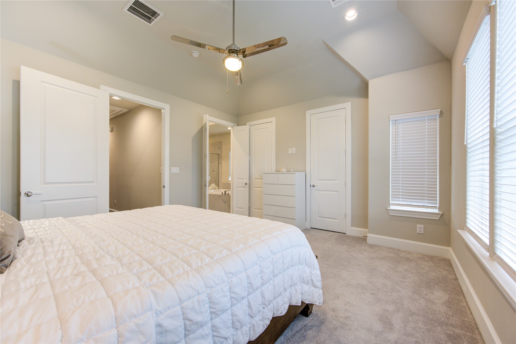 2005 Covent Garden Station , Houston, TX, 77045 | 28068058 | Realty Texas LLC