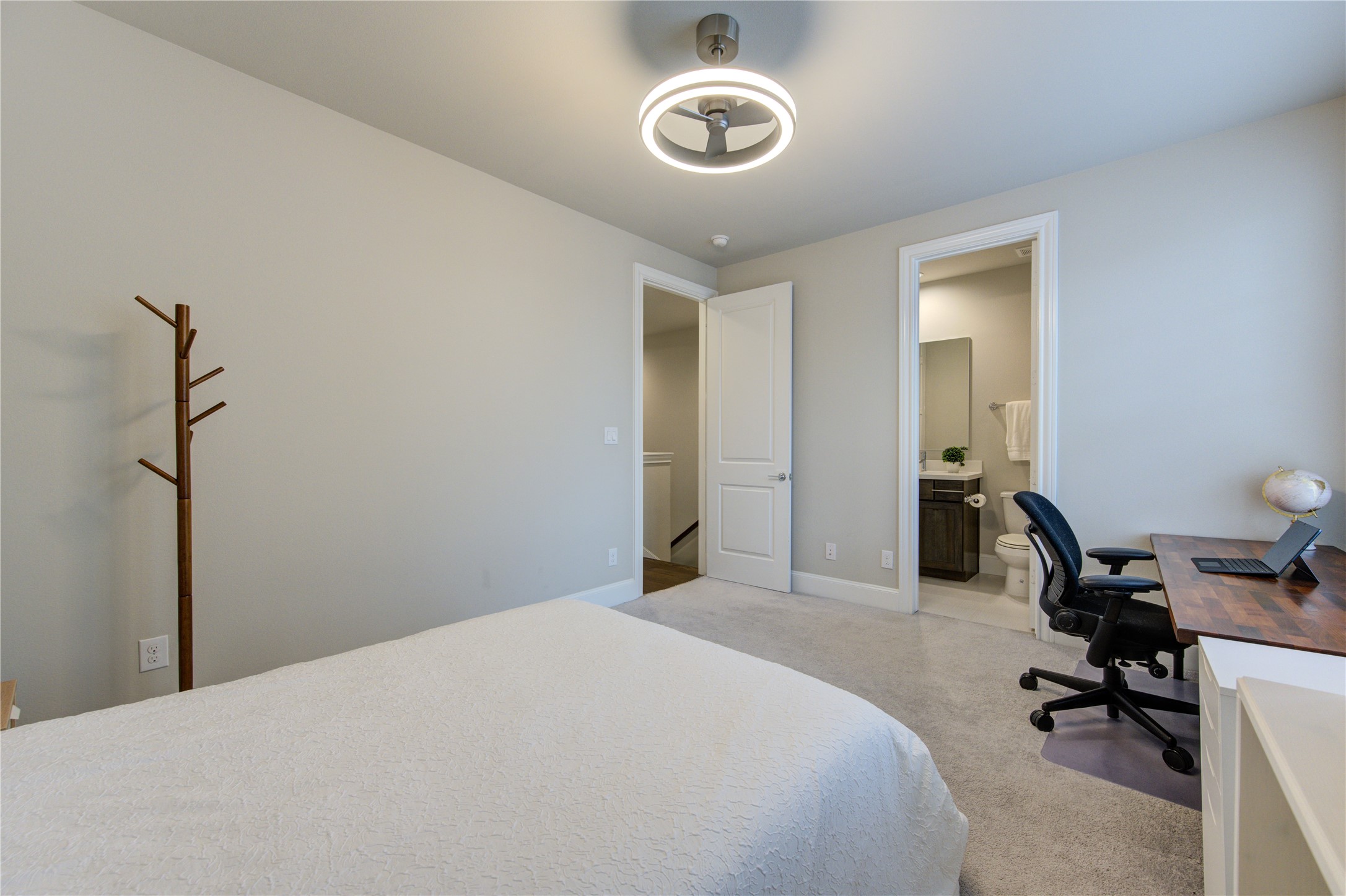 2005 Covent Garden Station , Houston, TX, 77045 | 28068058 | Realty Texas LLC