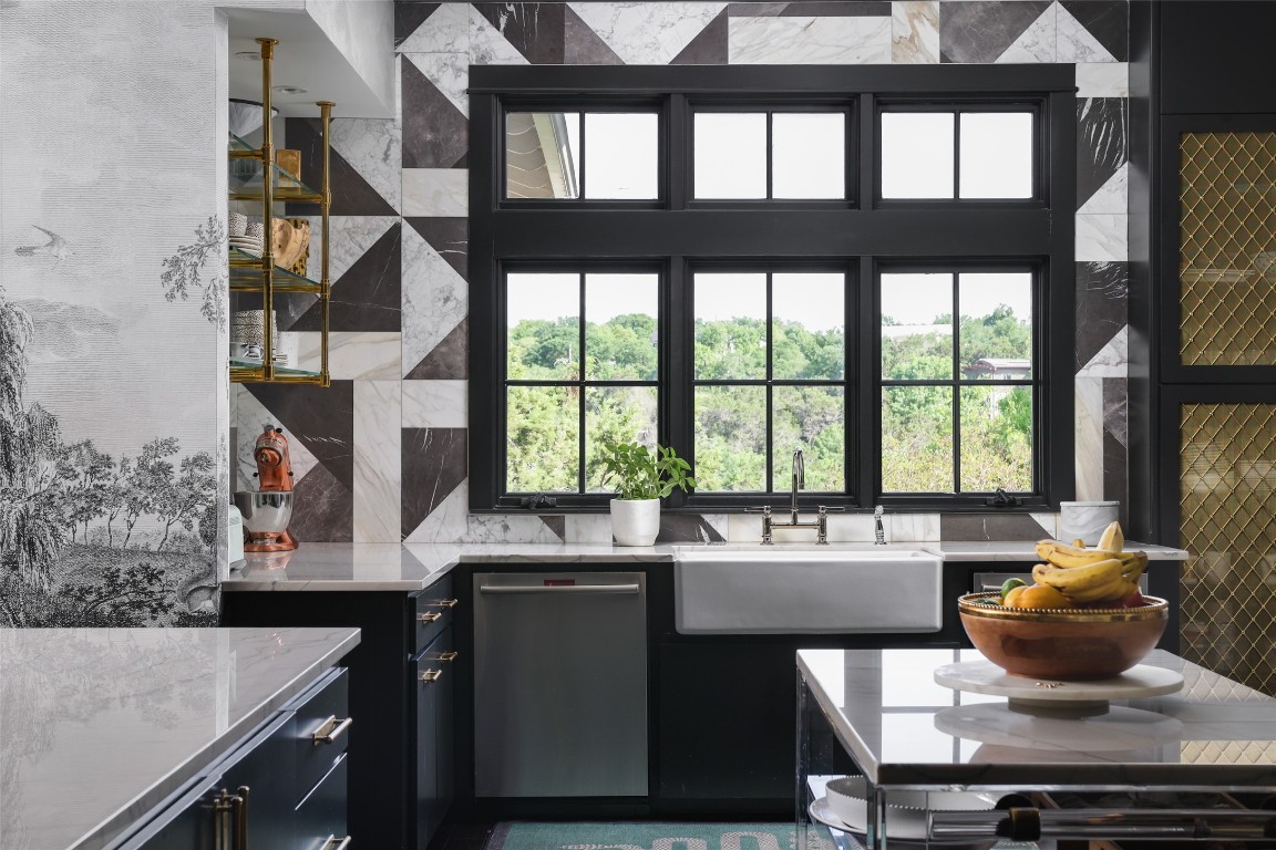 102 Crestwood Court , Austin, TX, 78746 | 5057082 | Realty Texas LLC